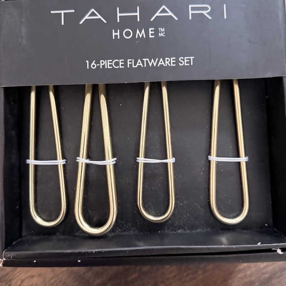 Tahari Contemporary Elegant 16-piece flatware cutlery set gold color MCM style - Picture 2 of 7